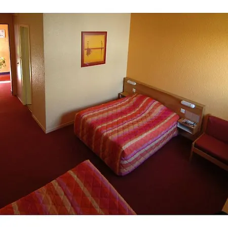 Logis Atrium Golbey 2* إبينال