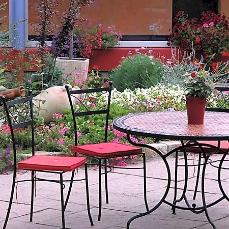 Logis Atrium Golbey 2* إبينال