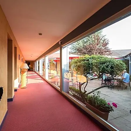 Logis Atrium Golbey 호텔