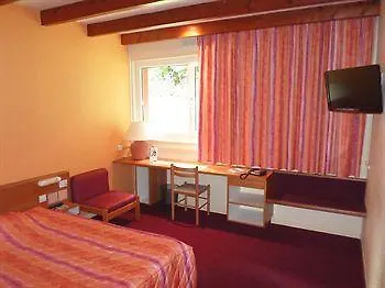 Logis Atrium Golbey فندق