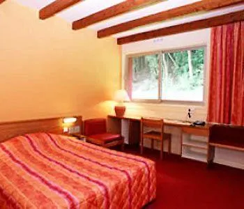 Logis Atrium Golbey فندق
