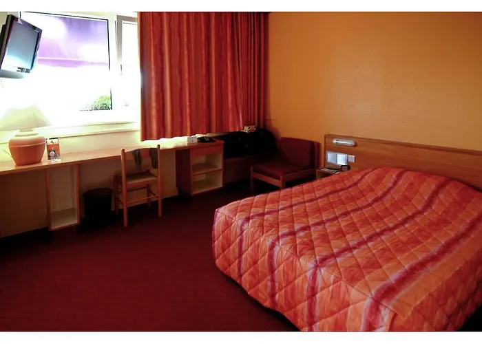 Logis Atrium Golbey 2*