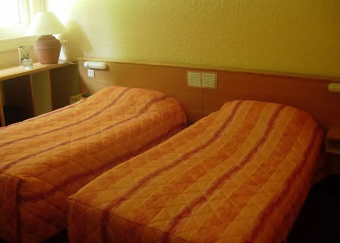 Logis Atrium Golbey Эпиналь