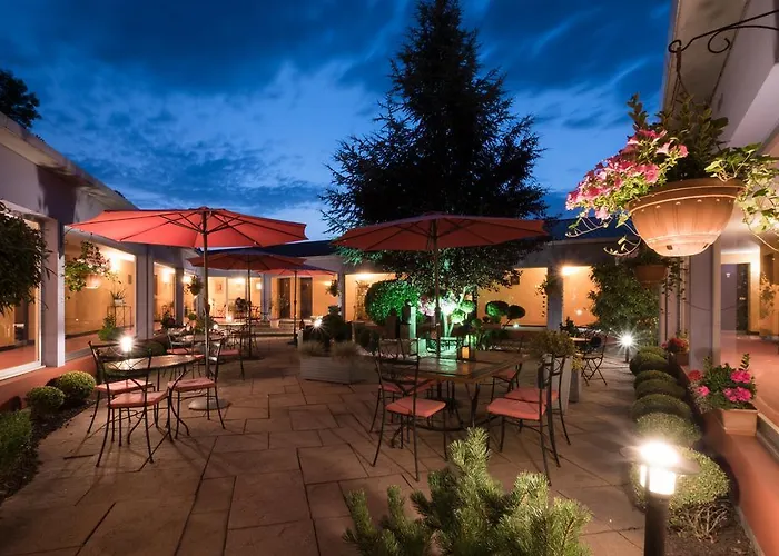 Logis Atrium Golbey Эпиналь