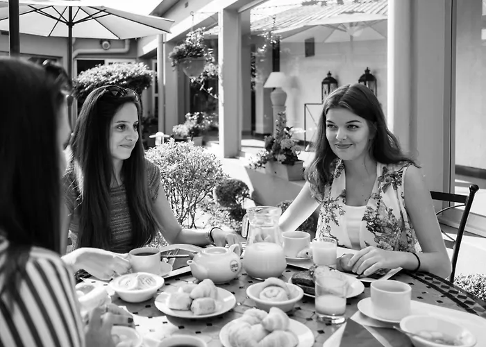 Hotel Logis Atrium Golbey