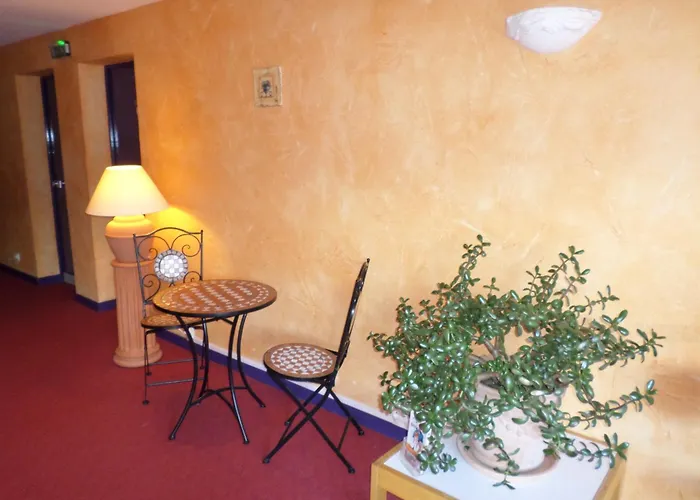 Logis Atrium Golbey Отель