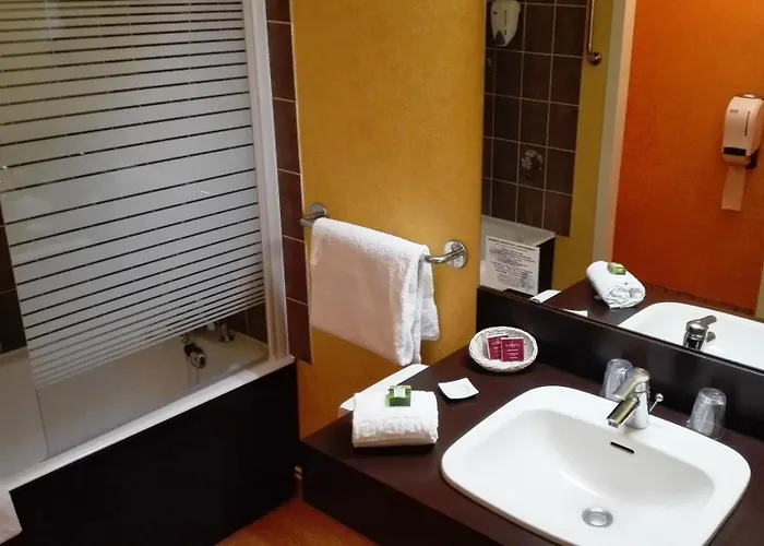 Logis Atrium Golbey 2*